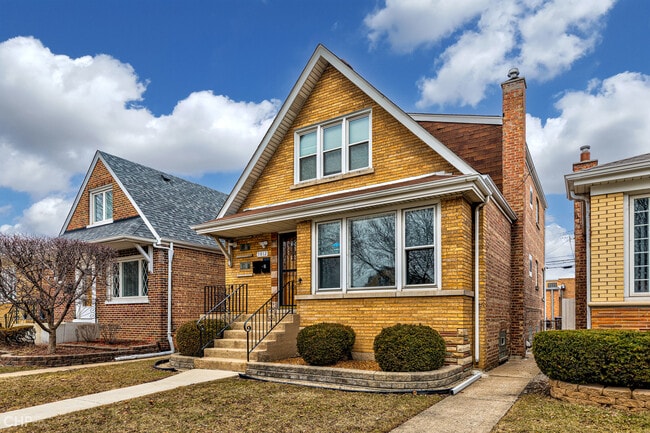Building Photo - 5812 W 63rd Pl