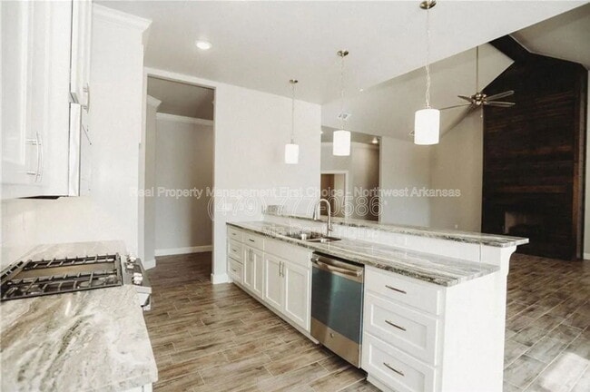 Foto del edificio - 1411 Sweetbriar Way