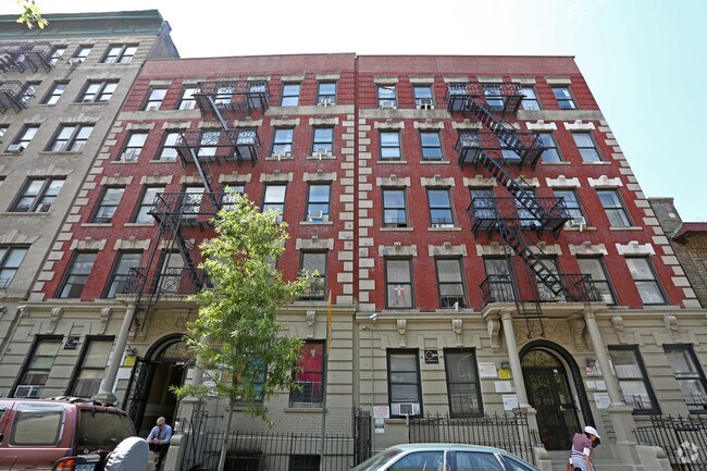 Building Photo - 550 W 146th St