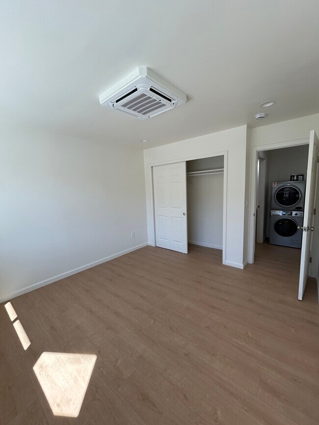 Building Photo - 822 Jackson St