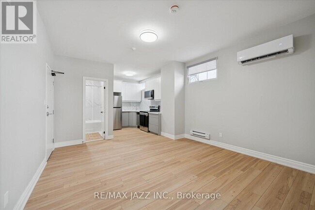 Photo du bâtiment - 251 Simcoe St S