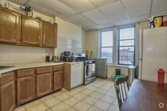 Building Photo - 205 3rd St