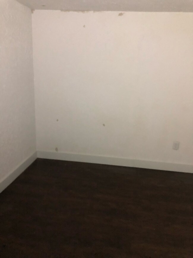 Building Photo - 2329 S Crysler Ave