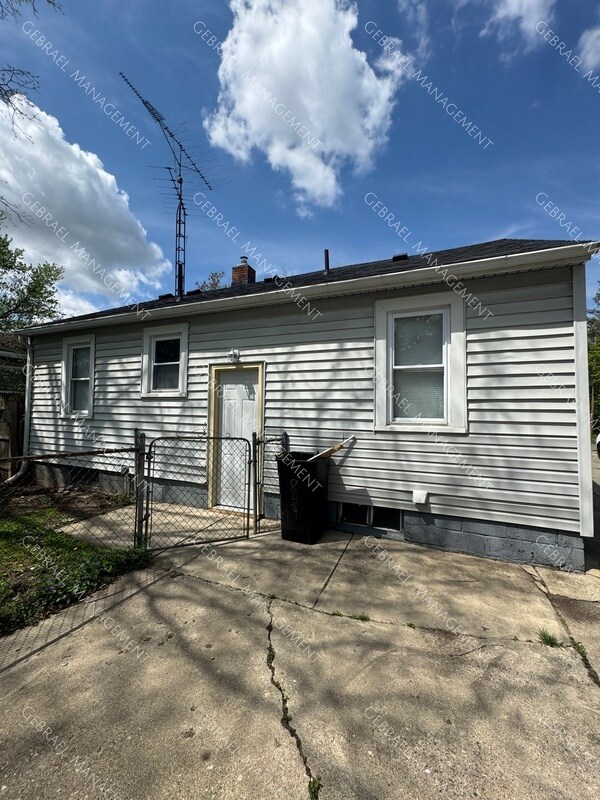 Building Photo - 839 Waldman Ave