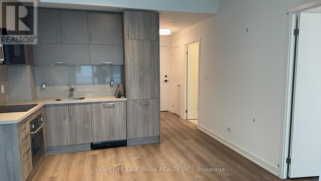 Building Photo - 38 Simcoe Promenade