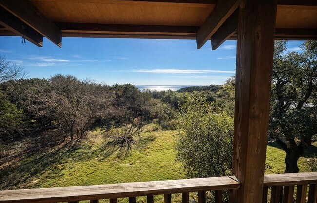 Building Photo - AVAILABLE NOW!