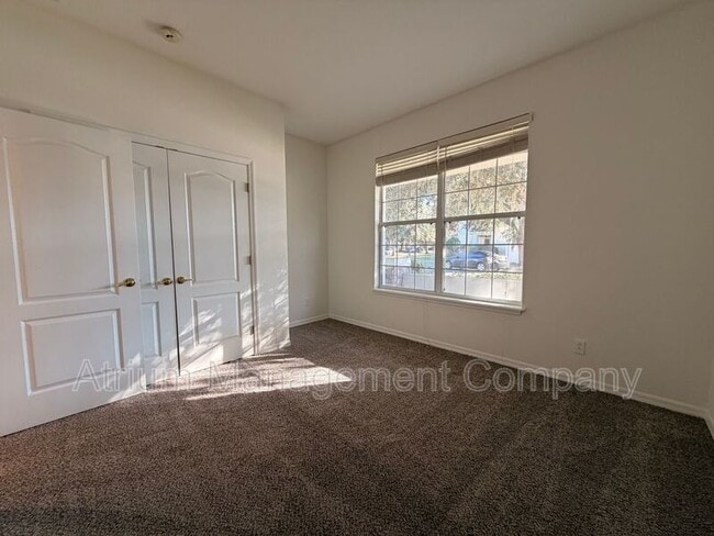 Building Photo - 6634 Duncaster St