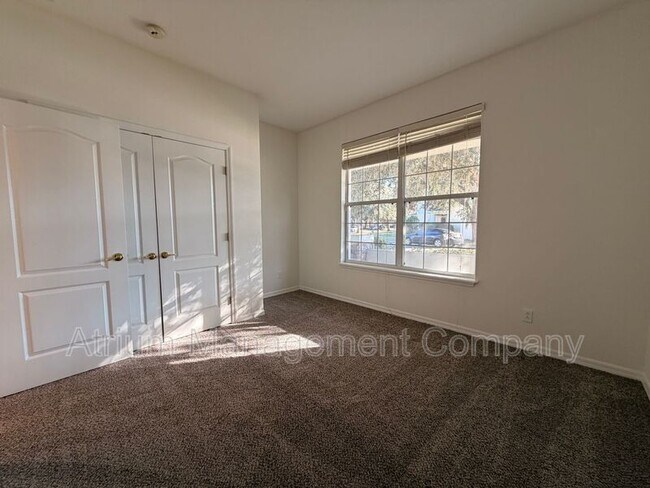 Foto del edificio - 6634 Duncaster St