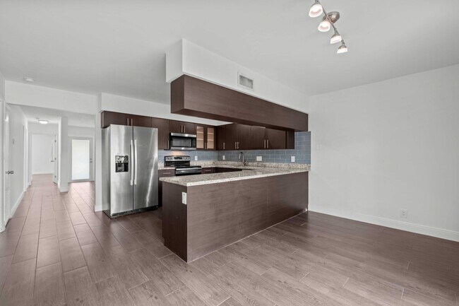 Foto del edificio - 2133 NE 56th Ct