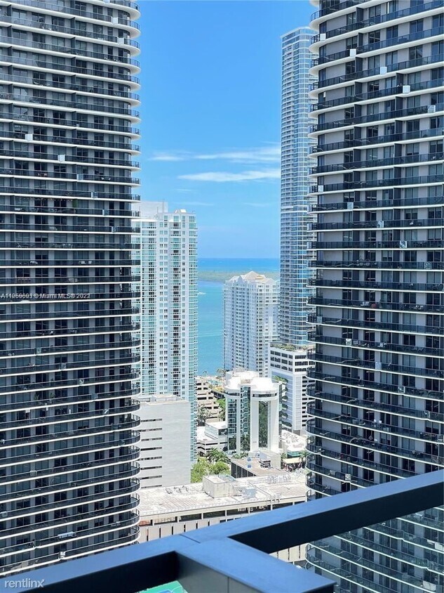 Foto principal - 2 br, 2 bath Condo - 88 SW 7th St Apt 3303