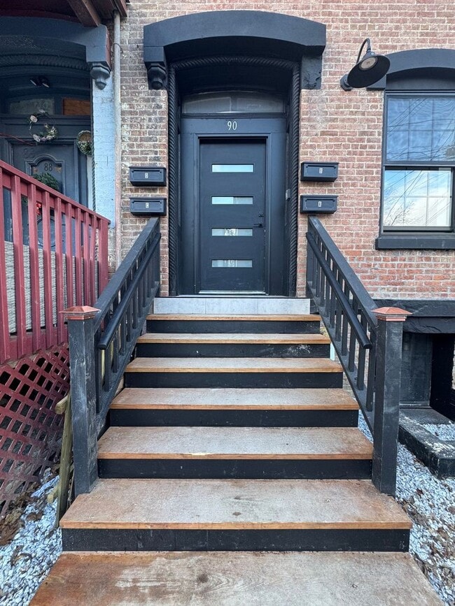 Foto del edificio - Real Estate Listing: Newly Renovated 2-Bed...