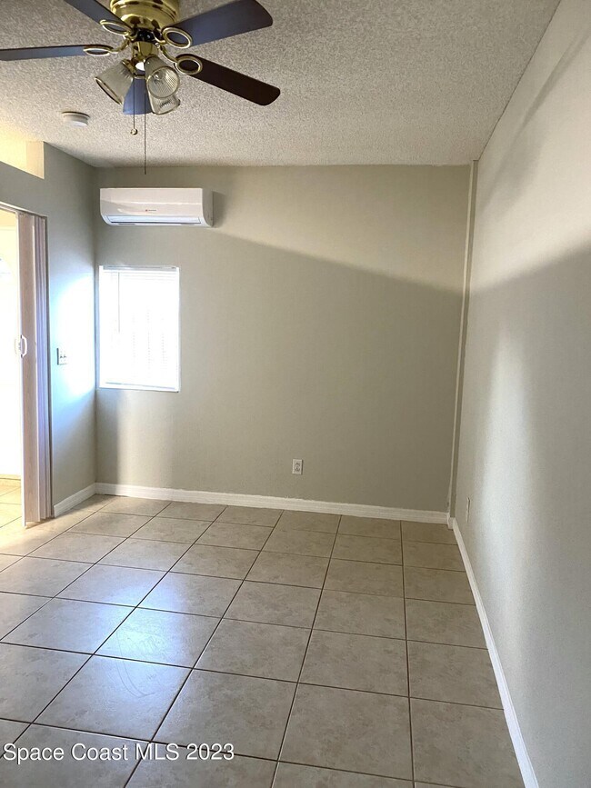 Building Photo - 6018 Apple Ave