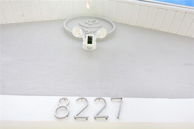 Foto del edificio - 8227 National Dr