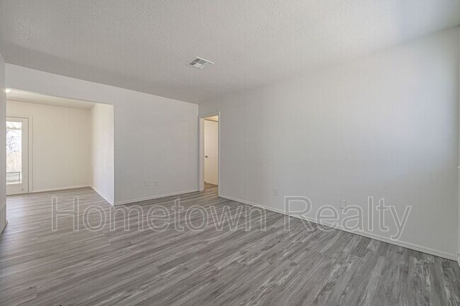Building Photo - 8920 S Ross Ave