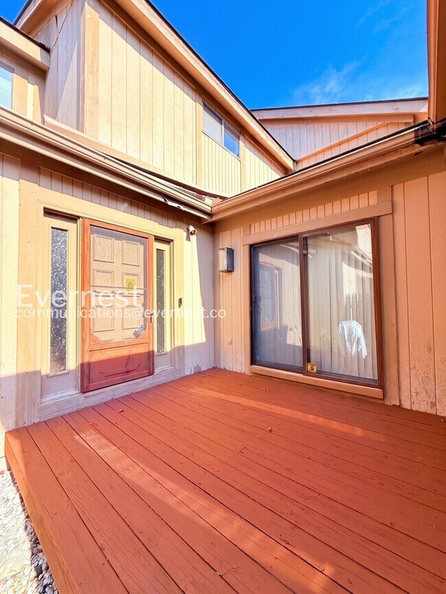 Foto del edificio - Modern Comfort with Ample Space - 2 Bed, 3 Bath, 1481 SqFt  | Pet Friendly | Available Now!