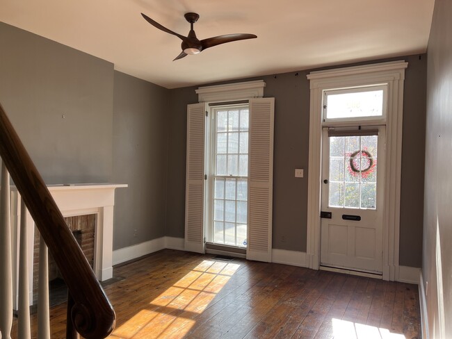Living room - 502 Liberty Hl