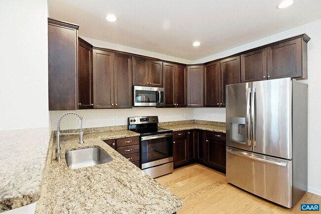 Foto del edificio - 139 Longwood Dr