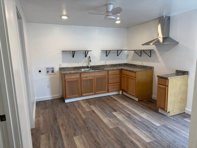 Building Photo - 331 Madero St