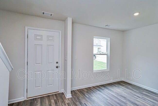 Building Photo - 321 Long Grove Ln