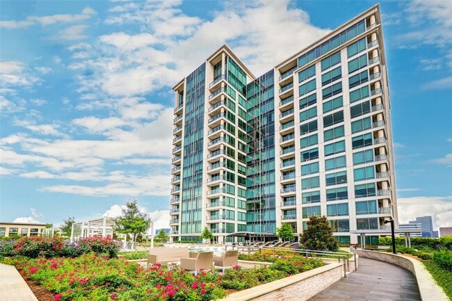 Foto del edificio - 2047 Westcreek Ln Ln
