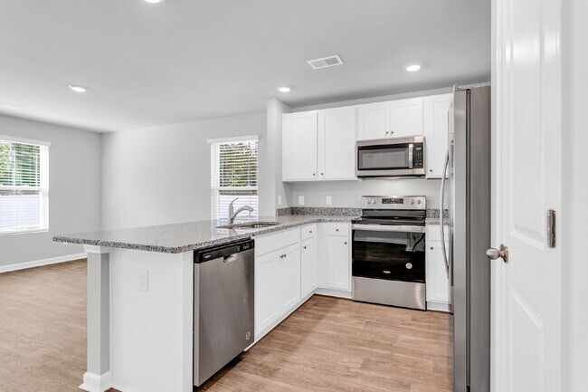 Foto del edificio - END unit Townhome in New Hampstead