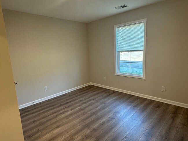 Foto del edificio - 203 Mountaindale Dr