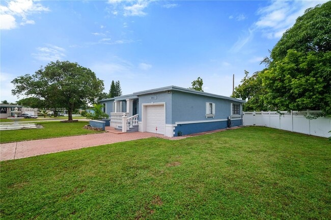 Foto del edificio - 951 NW 148th St