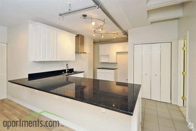 Interior Photo - Gallery 3450