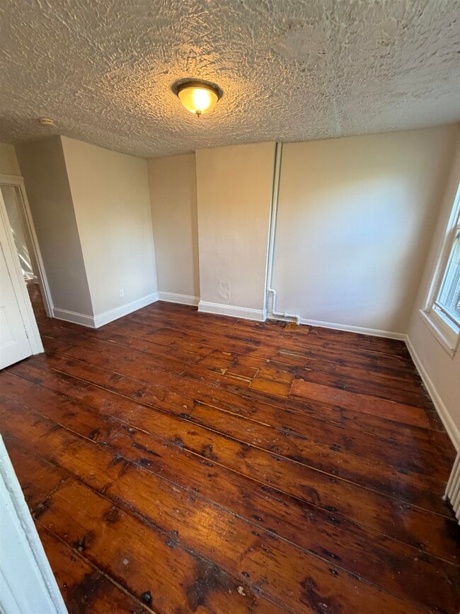 Building Photo - 642 Jersey Ave