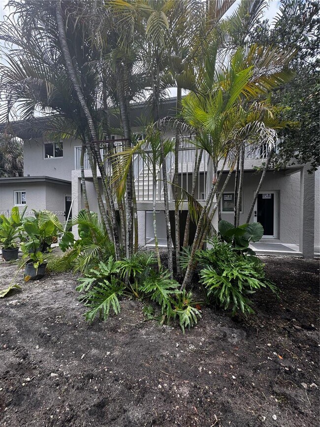 Foto del edificio - 1460 SW 24th Ct