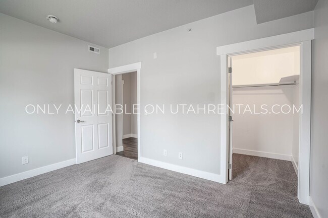 Foto del edificio - 2428 E 6895 S