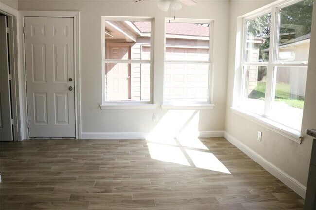 Foto del edificio - 21330 Park Tree Ln