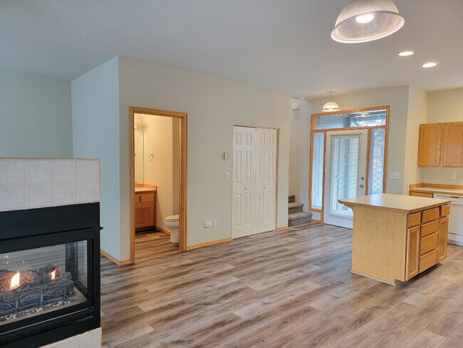 Foto del edificio - 1085 Golden Pheasant Dr