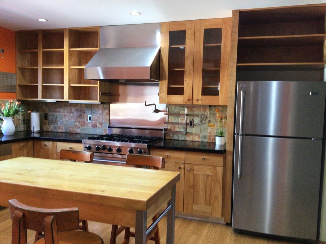 Primary Photo - Perfect Entertaining Home!