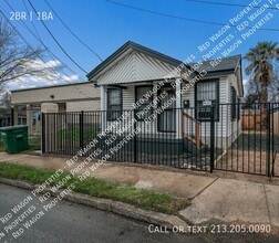 Building Photo - 325 S Hackberry St