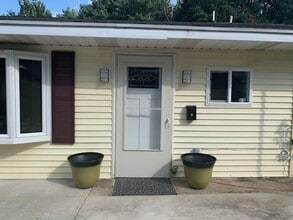 Building Photo - 10565 Tomkinson Dr