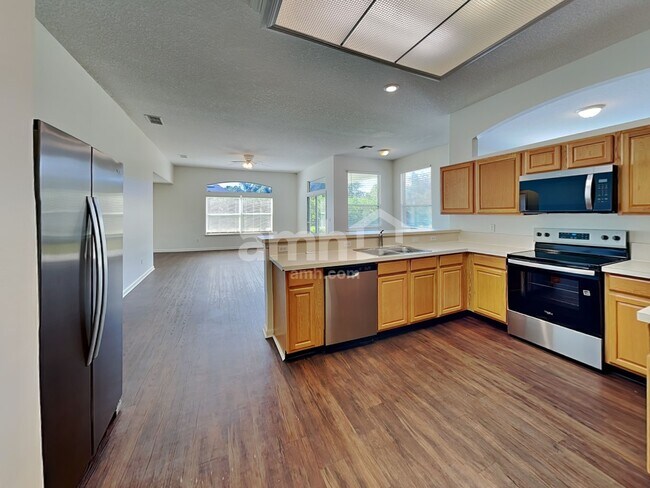 Building Photo - 341 Diana Ct