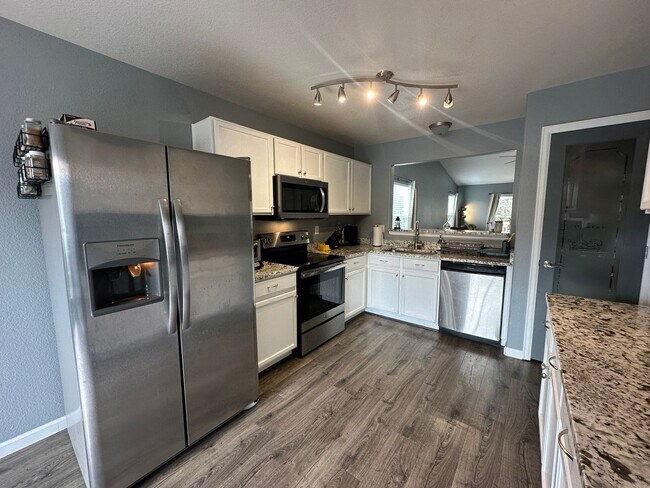 Foto del edificio - 3 Bed Ranch Style Home with Awesome Fully ...