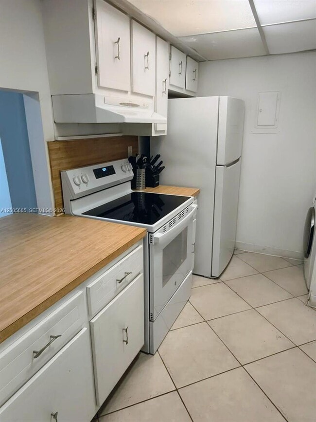 Foto del edificio - 220 Lakeview Dr