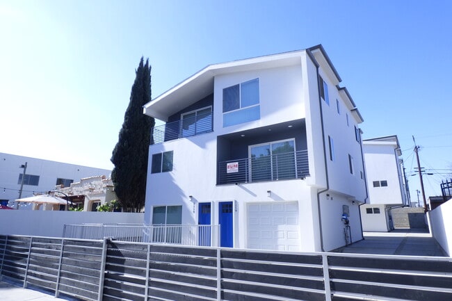 Building Photo - 1119 N Berendo St