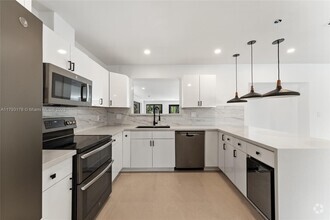 Building Photo - 5736 SW 35th St