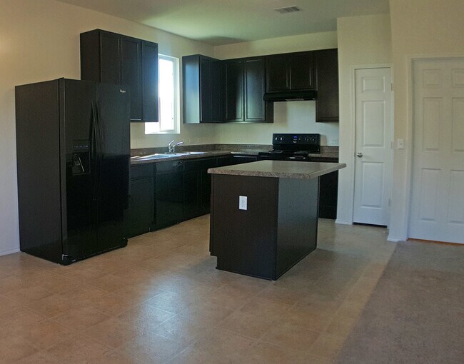 Foto del edificio - Lovely Single Story, 3 bedrooms, 2 bathroo...