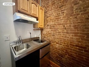 Building Photo - 103 W 70th St