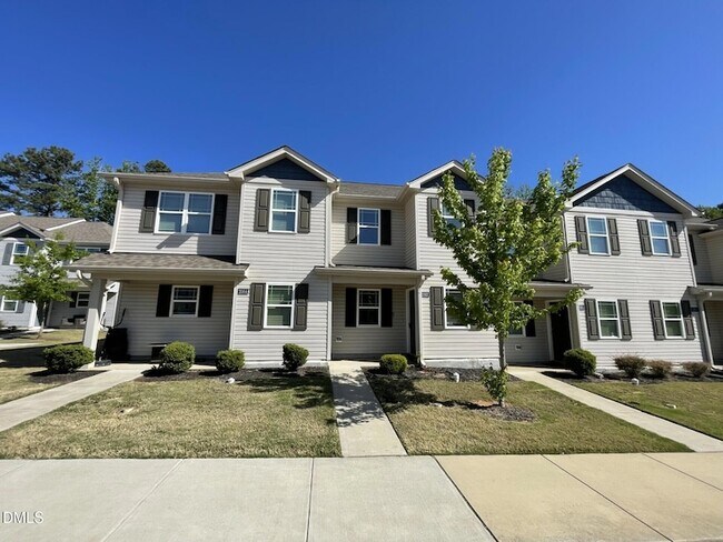 Foto del edificio - 2062 Wiggins Village Dr