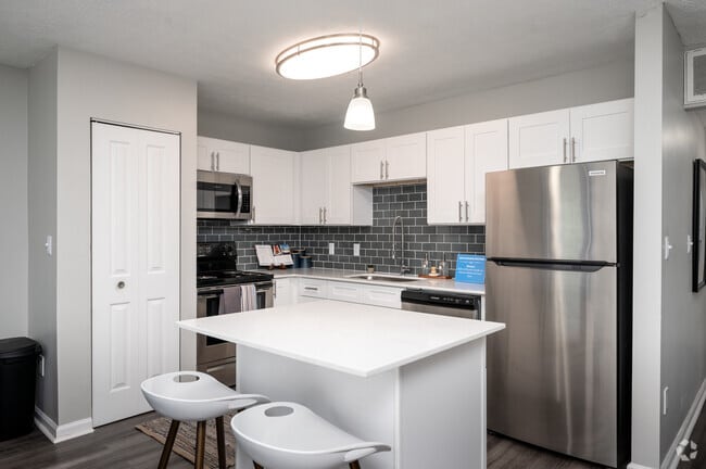 2BR, 2BA - 975SF - Kitchen - Meridian Court