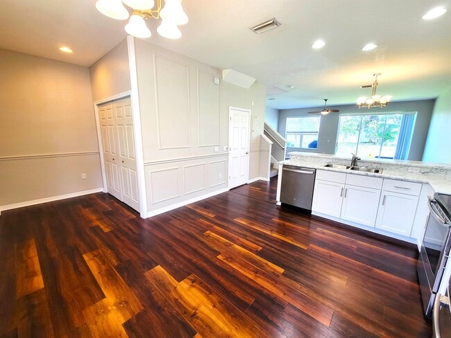 Building Photo - 8877 Christie Dr