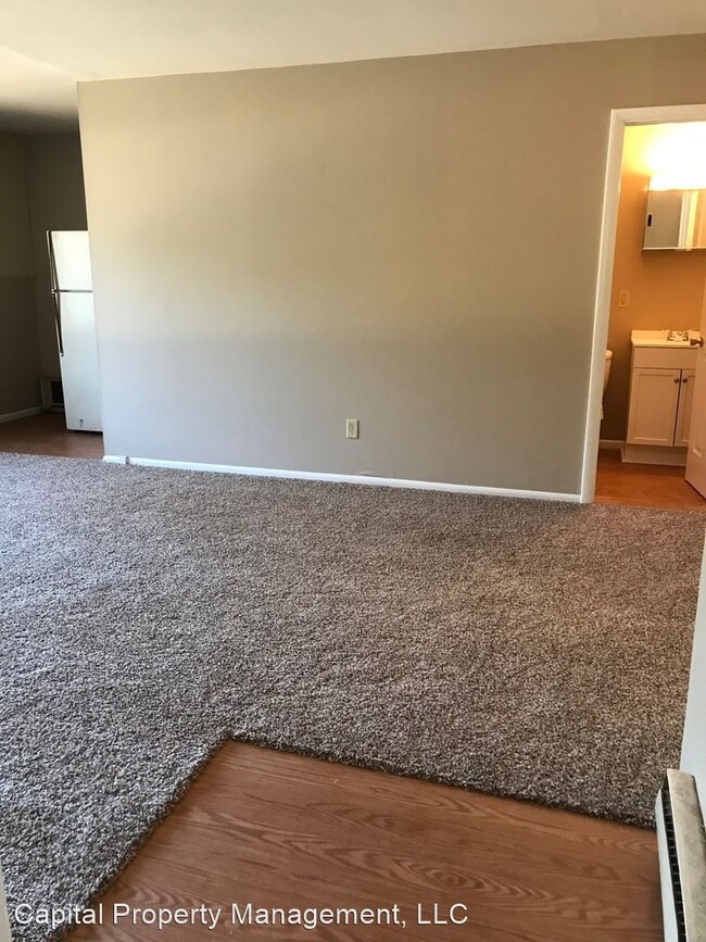 Foto del edificio - 3837 Sleepy Hollow Ln
