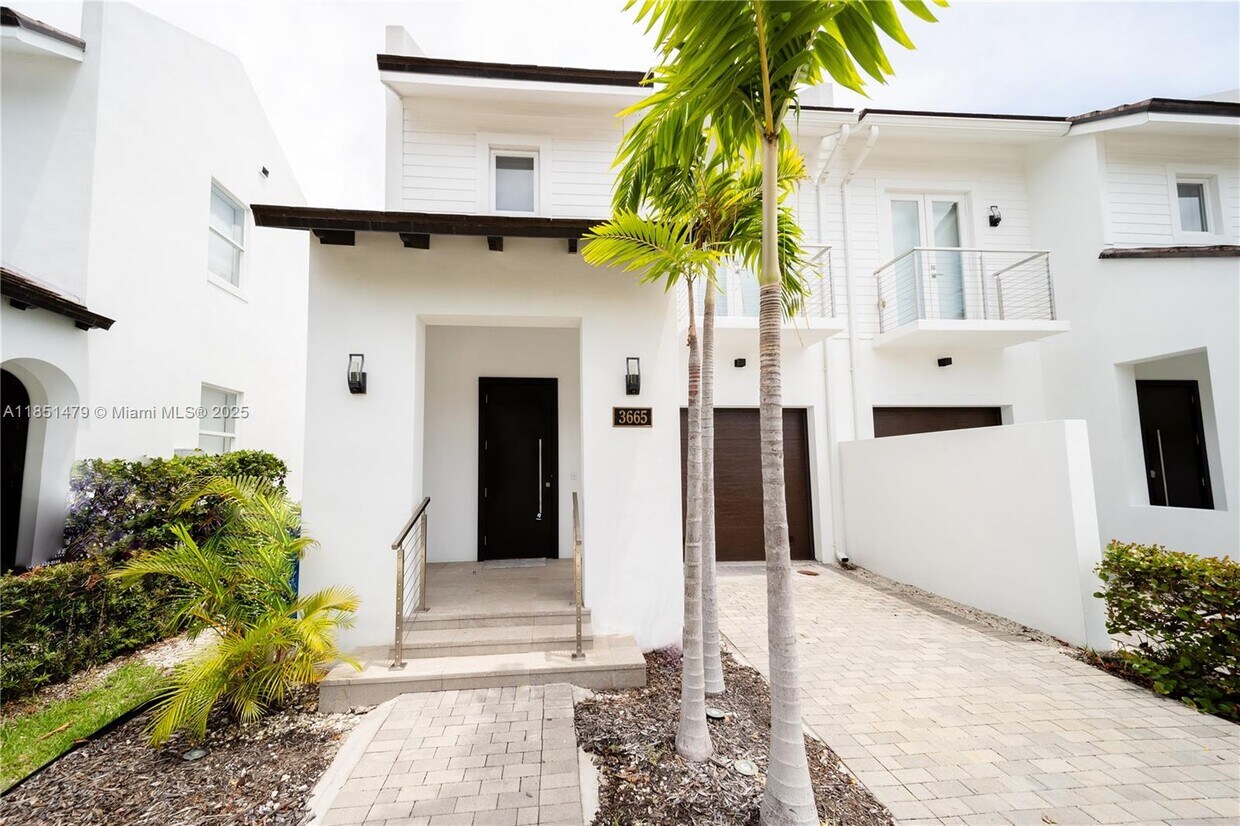 Foto principal - 3665 SW 26th St