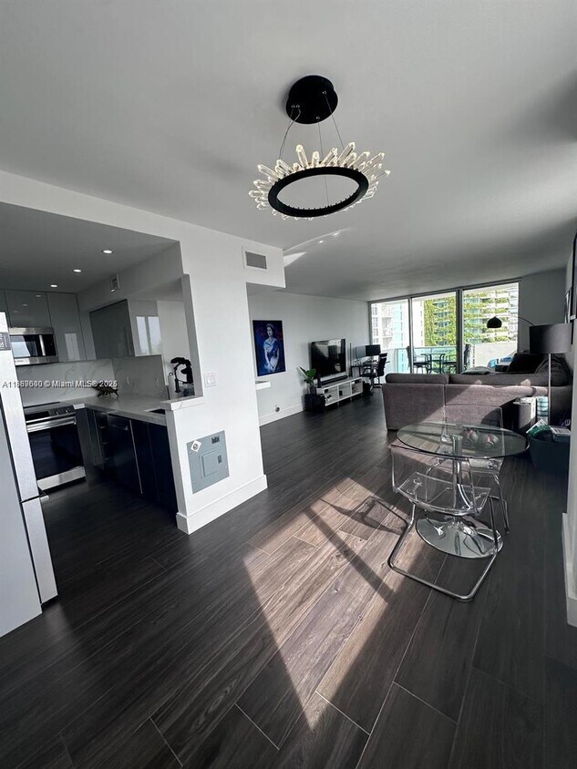 Foto principal - 1200 West Ave