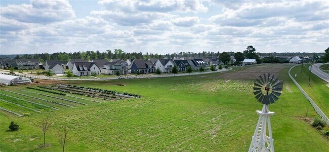 Building Photo - 326 Barrow Ln